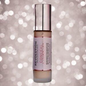 Makeup Revolution Conceal and Hydrate Radiance Foundation F10